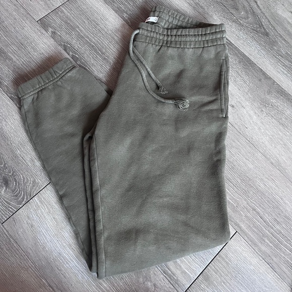 Aritzia TNA sweat pants green small casual pants - Picture 1 of 2